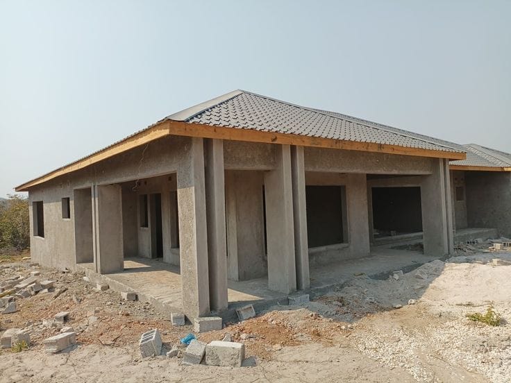 Single storey build with tiled roof and columns
